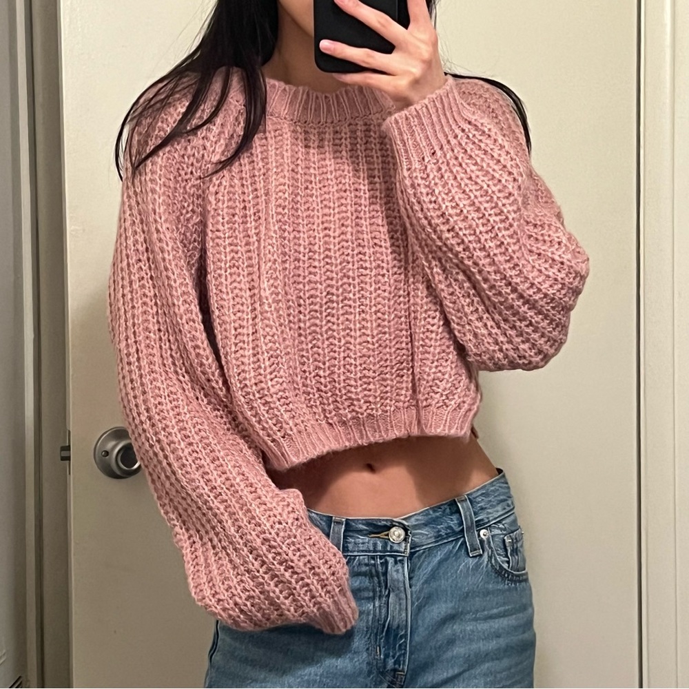 Pink crop knit sweater